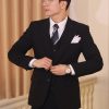 Vest đen phù hợp với môi trường công sở